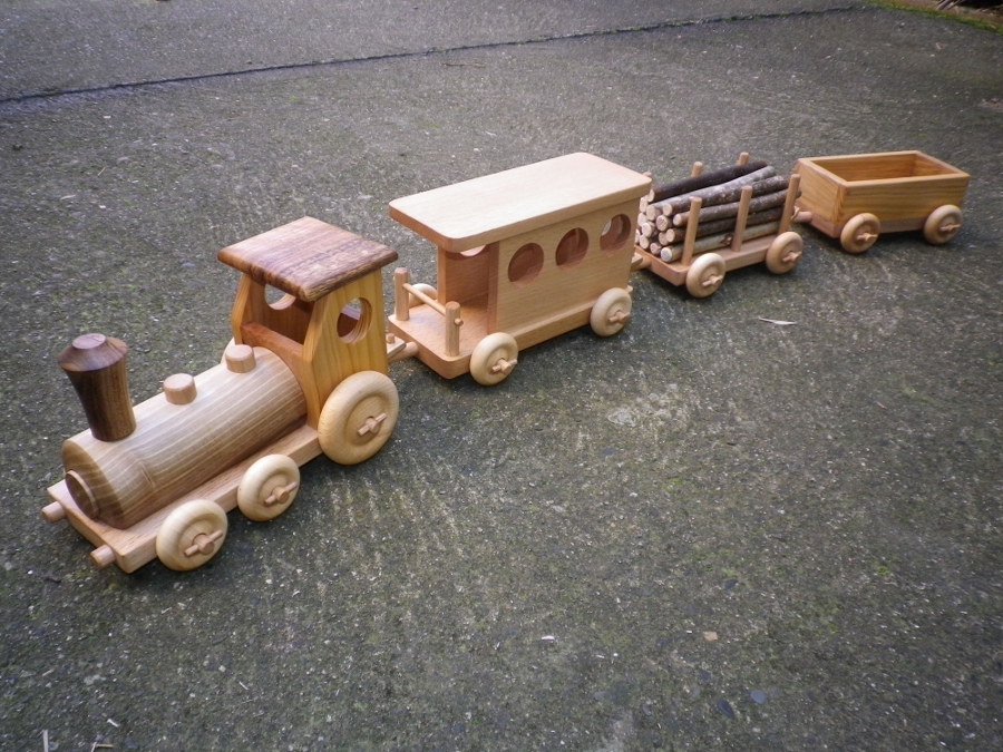 petit train de marchandises jouet en bois